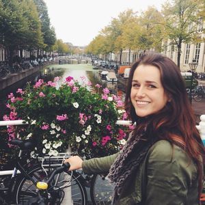 Meet your Posher, Hana